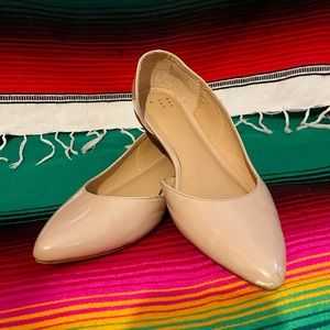 Used A New Day Beige Flats
Size: W 9 1/2